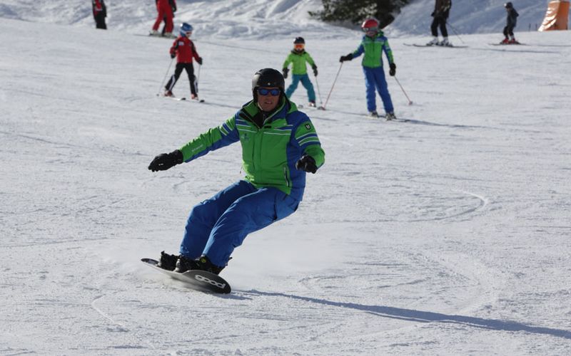 snowboard lessons at Alpinsport